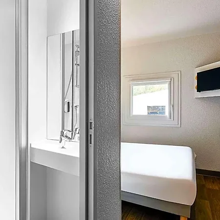 Отель Hotelf1 Nantes Ouest Сен-Эрблен